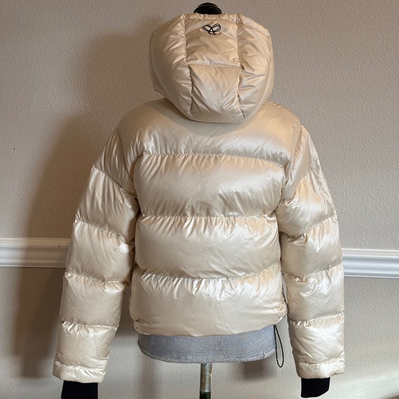 TNA Aritzia The Super Puff Shorty - Size XS - Picture 4 of 11